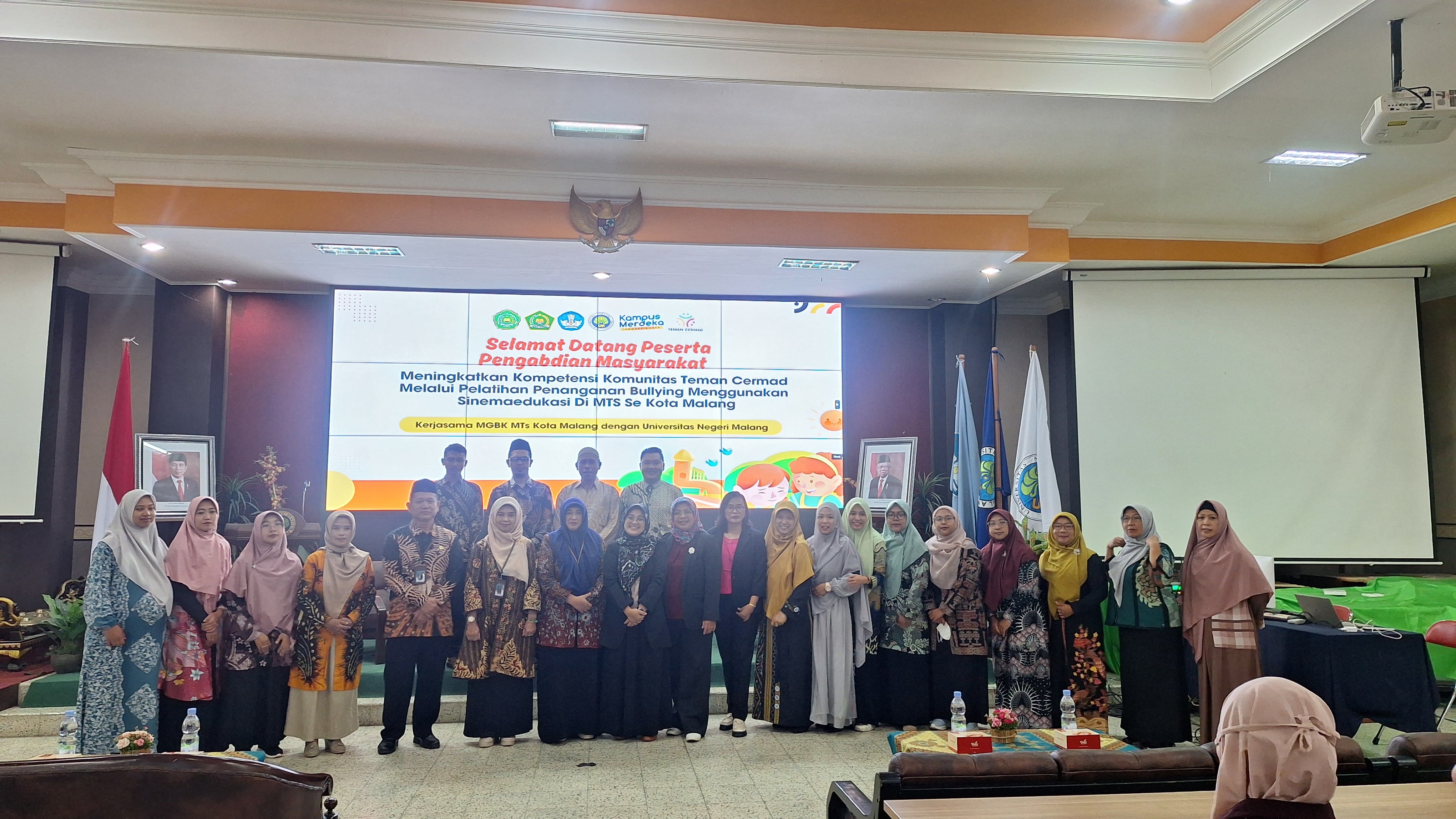 BullyGuard: Penguatan Kompetensi Komunitas Teman Cermad Melalui Pelatihan Sinemadukasi di MTs Se-Kota Malang