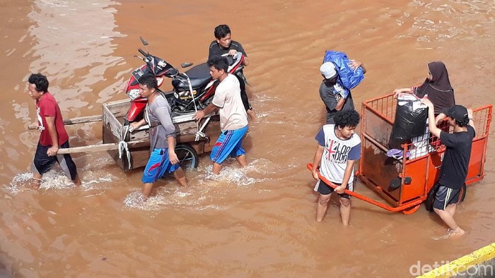 Begini Perbandingan Banjir Era Jokowi dan Anies