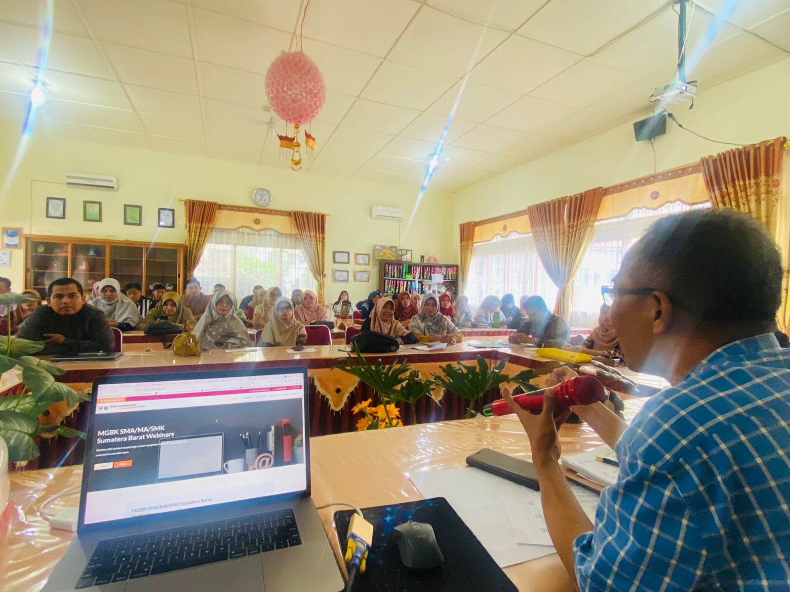 LPPM UNP bekerjasama dengan MGBK Sumatera Barat Sukses Gelar Pelatihan AUM PTSDL Bagi Konselor Sekolah
