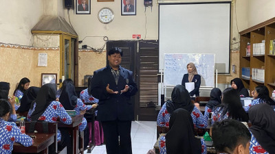 Mahasiswa PPG Universitas Negeri Malang Ciptakan Panduan Illinois Bully Scale Berbasis Poster Interaktif untuk Cegah Bullying di SMAN 3 Malang