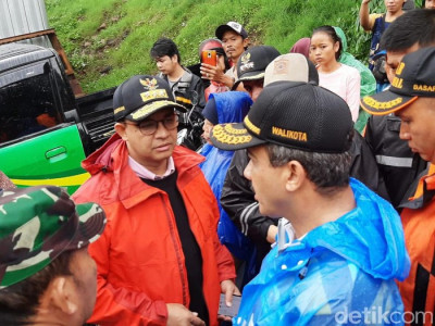 Belum Mau Bicara Pencegahan Banjir, Anies Baswedan Fokus Evakuasi