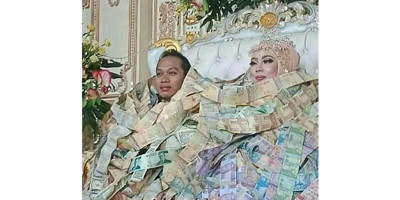 Viral Pengantin Berkalung Uang Rupiah dan Dolar